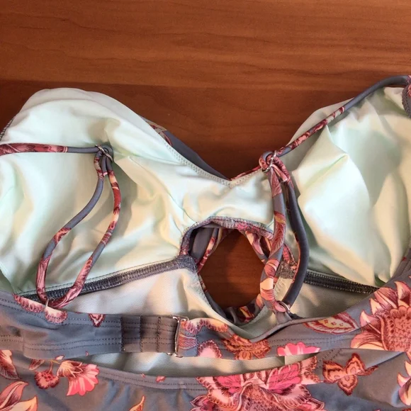 Cupshe Twist & Cut-Out Floral Tummy Control Long Torso One-Piece Size Medium - Picture 10 of 10